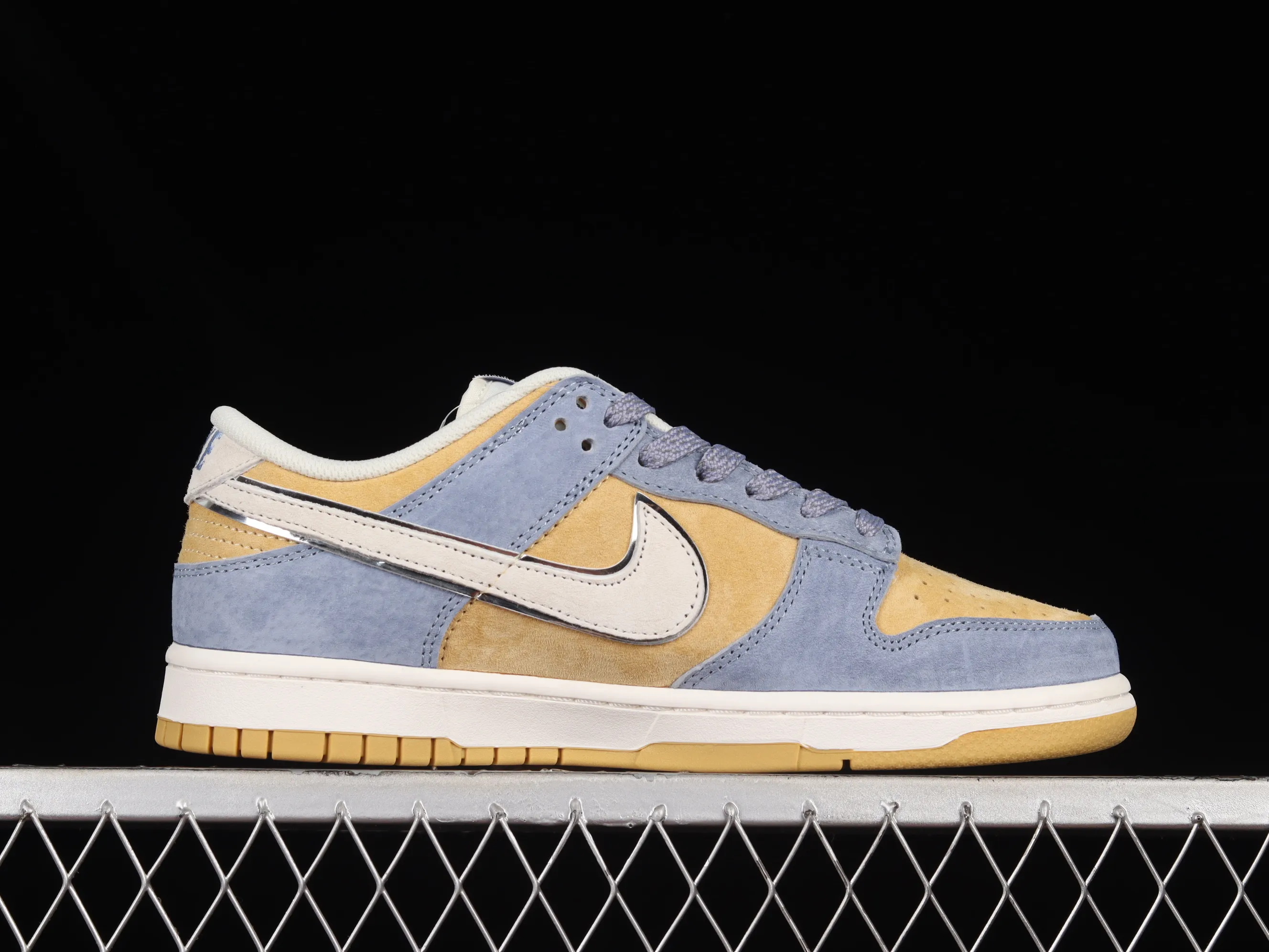 All Categories Nk SB Dunk Series Nk SB Dunk Low Low-top sneakers Otomo Katsuhiro x Nk SB Dunk Low "Steamboy OST" Creative customization collaboration Otomo Katsuhiro co-branded SB low-top sports casual sneakers ST1391-204